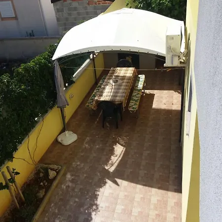 Vanja - Terrace & Bbq Вир
