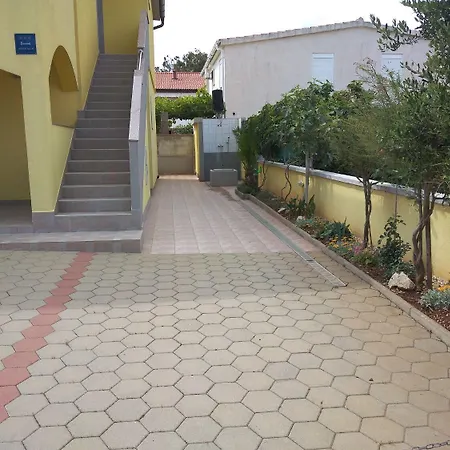 Vanja - Terrace & Bbq Apartment